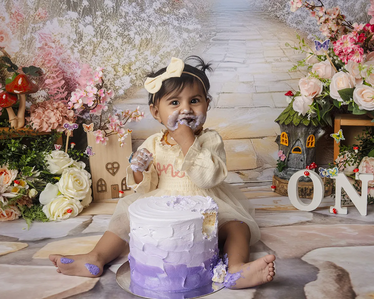 Cake smash birthday portrait photographed by Photo Hive in Auckland